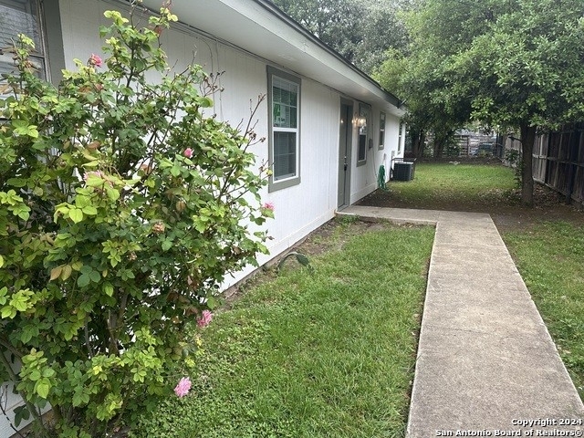 214 Merida St - Photo 0