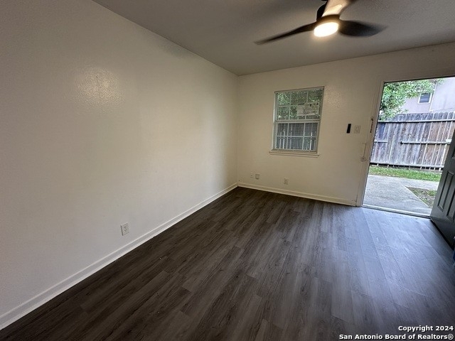 214 Merida St - Photo 4