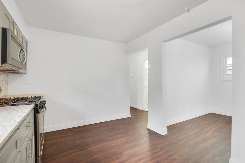 138 Carteret Ave - Photo 1