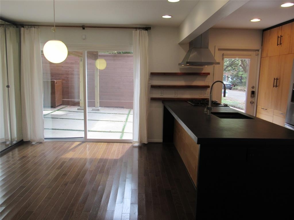 2403 Yupon Street - Photo 7