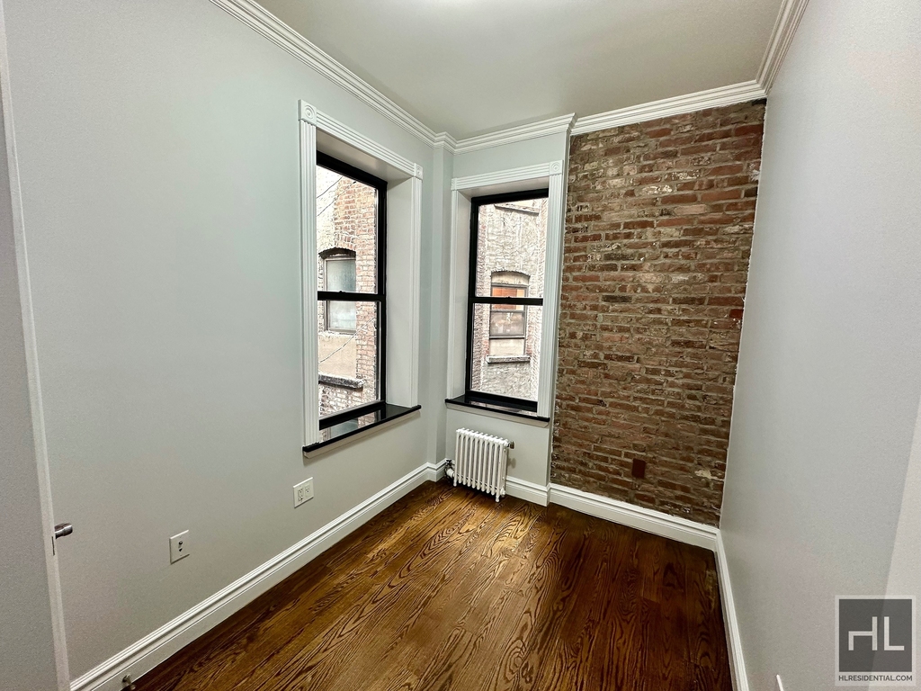 East 8 Street - Photo 10