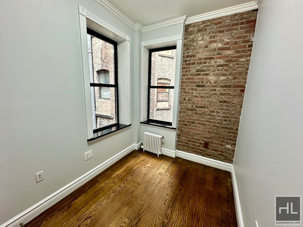 East 8 Street - Photo 12