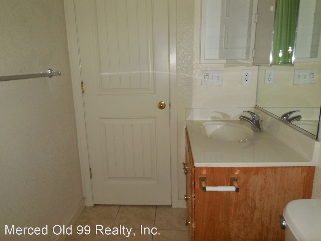 1365 Belmont Dr - Photo 18