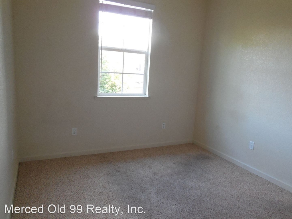 1365 Belmont Dr - Photo 10