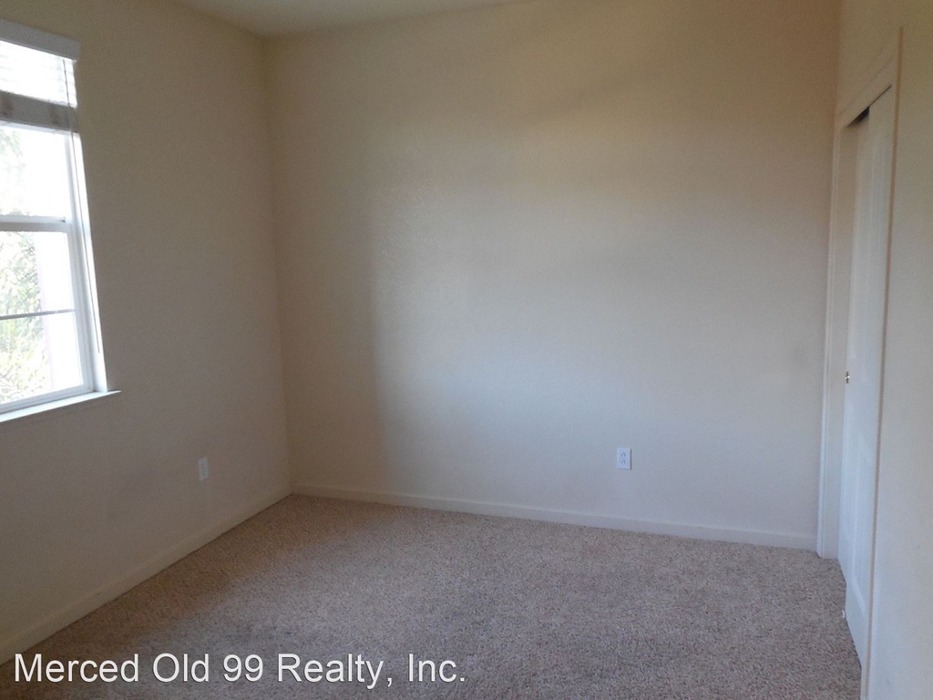 1365 Belmont Dr - Photo 11