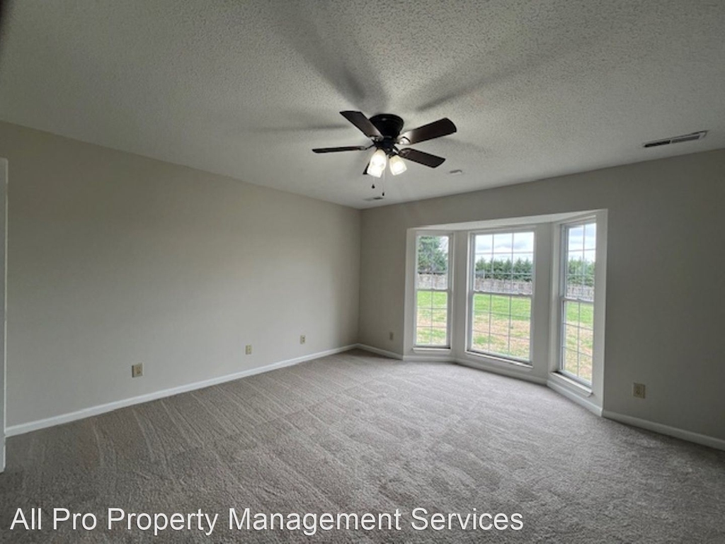 1403 Broadview Circle - Photo 12