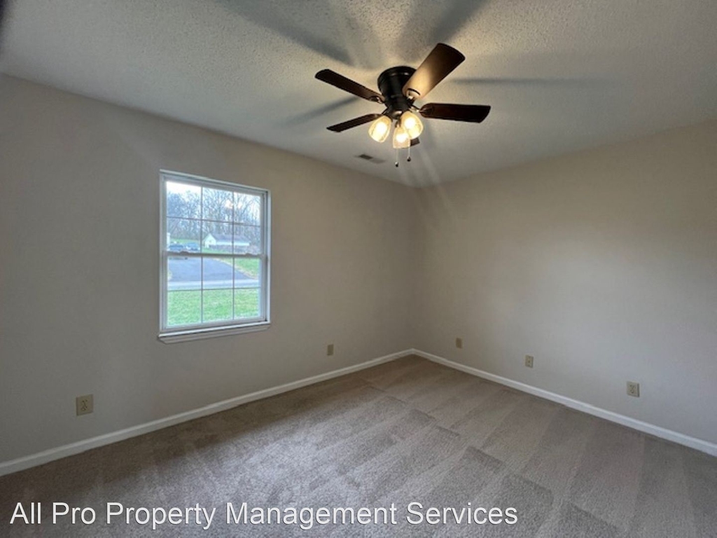 1403 Broadview Circle - Photo 11