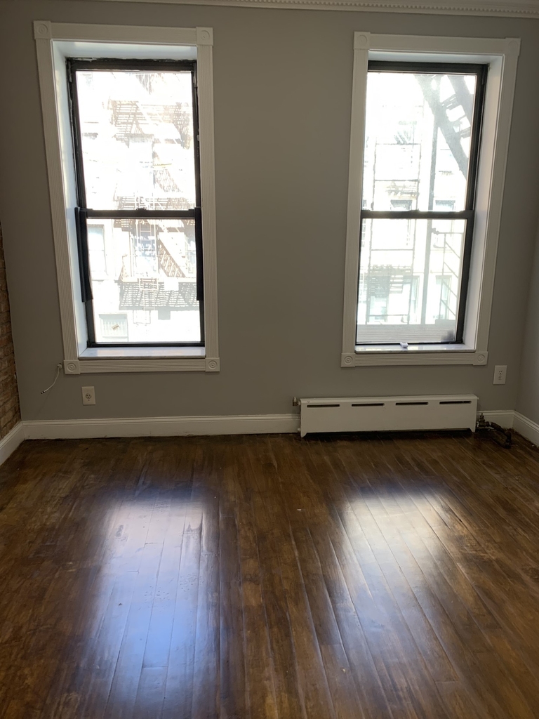 214 East 25th Street - Photo 3