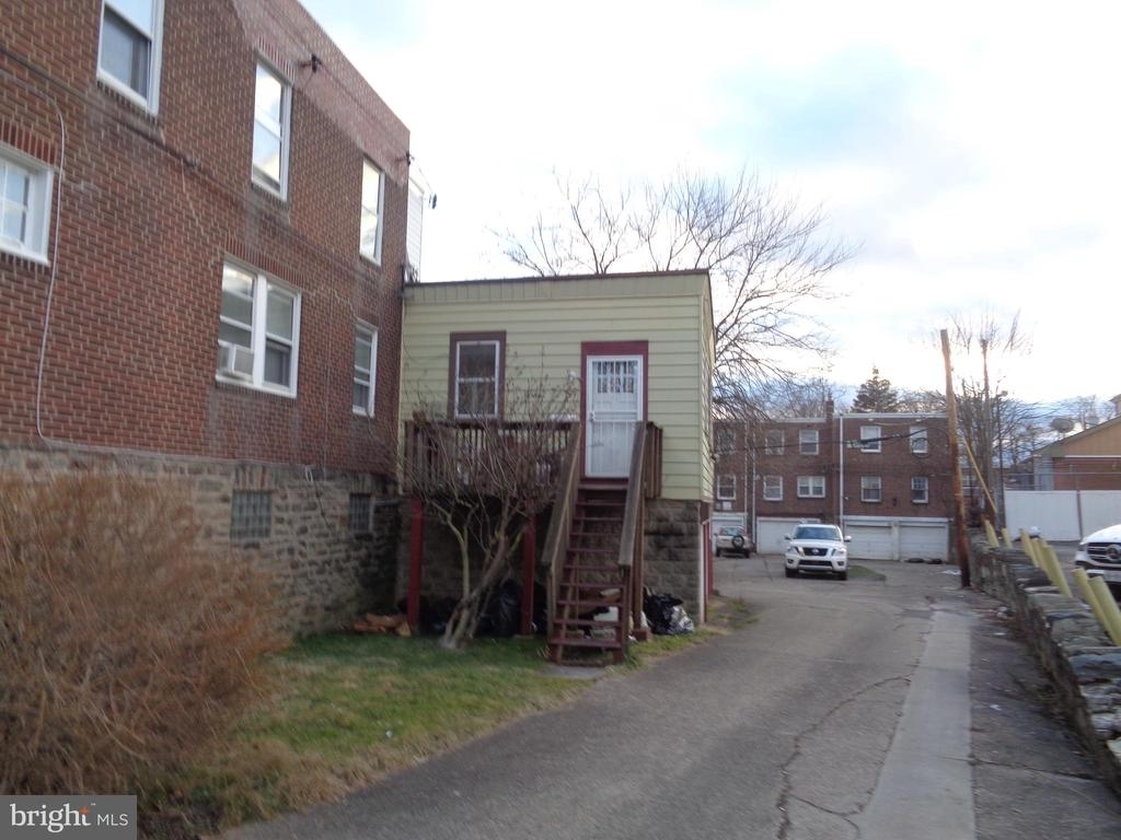 478 E Sanger St - Photo 1