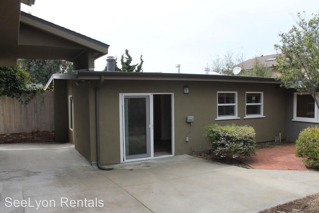 495 Hillview Street - Photo 0