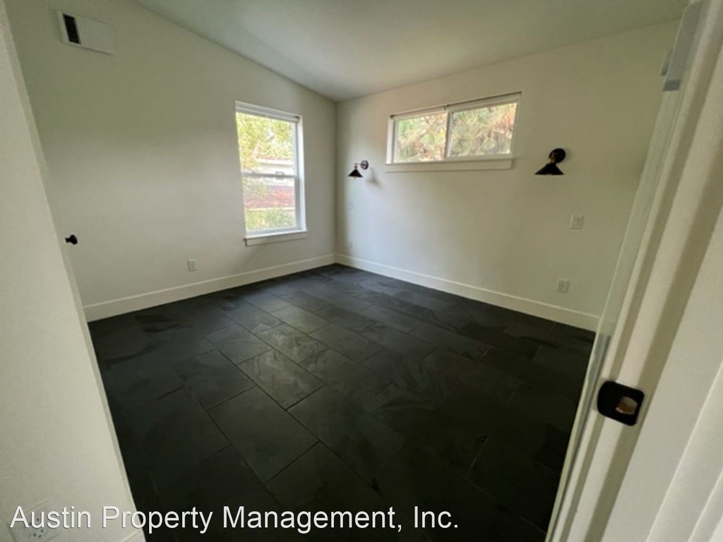 1124 Nw Baltimore Avenue - Photo 3