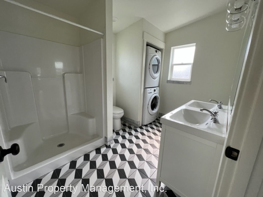 1124 Nw Baltimore Avenue - Photo 4