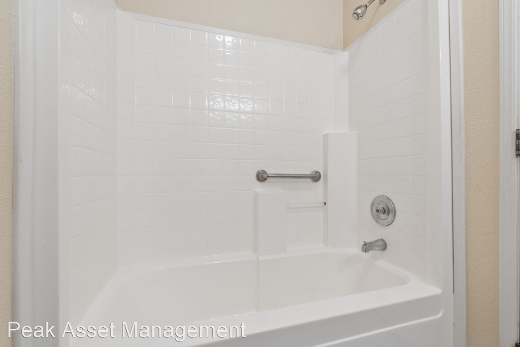 6401-6430 Se 143rd Ct - Photo 2