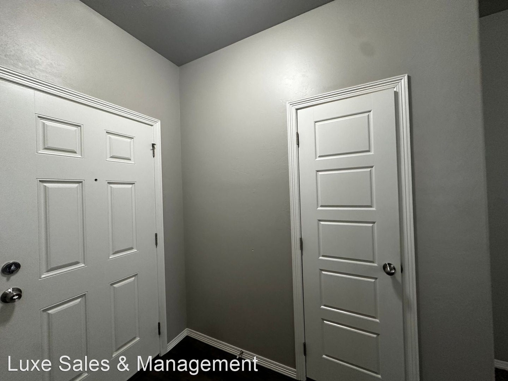 2225 Fallview Dr - Photo 2