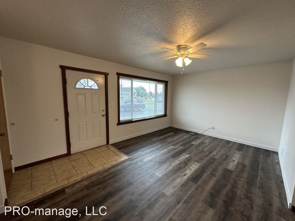 719 Cambridge Dr. - Photo 1