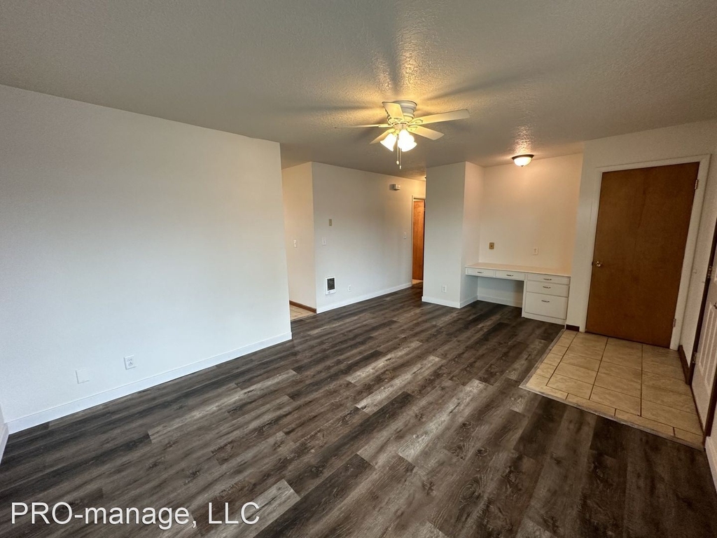 719 Cambridge Dr. - Photo 2