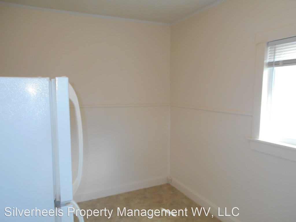 912 21st Street - Photo 3