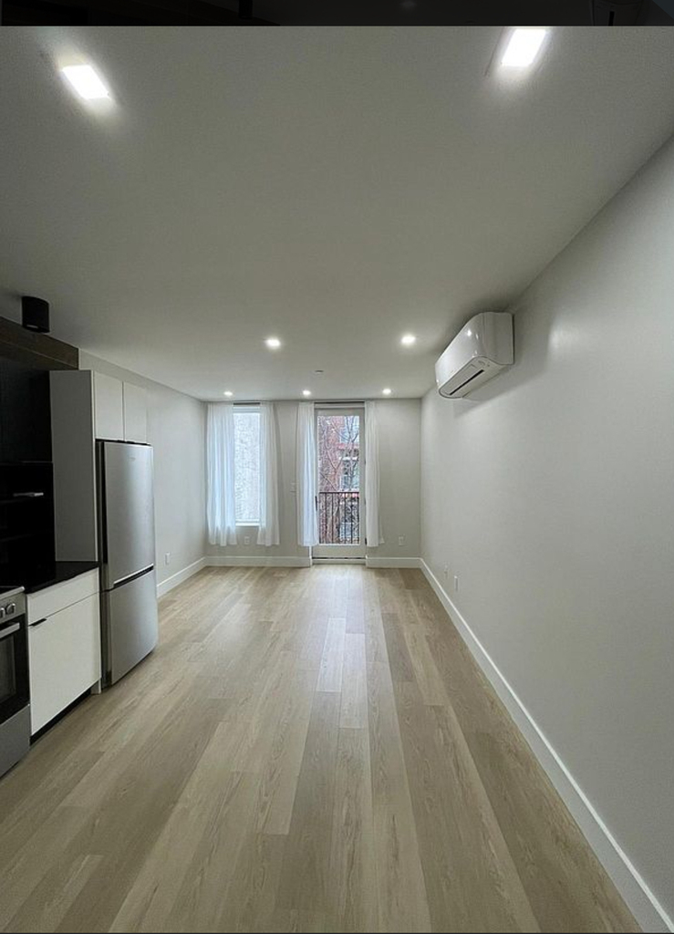 727 Dekalb Avenue - Photo 1