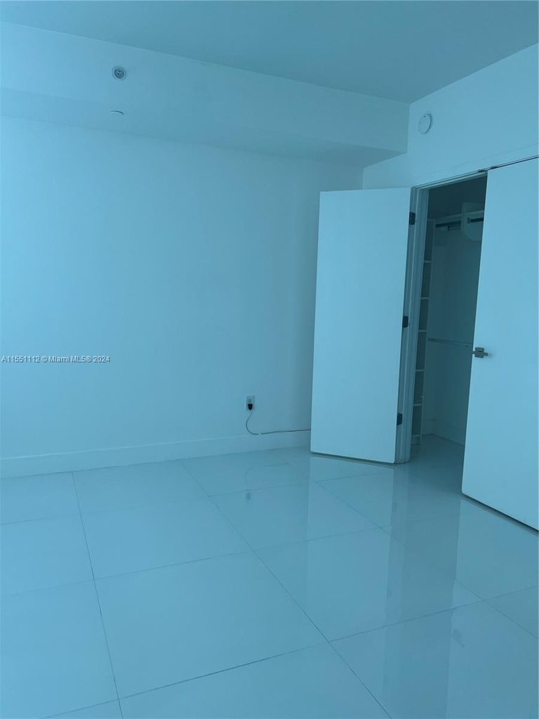 1080 Brickell Ave - Photo 15