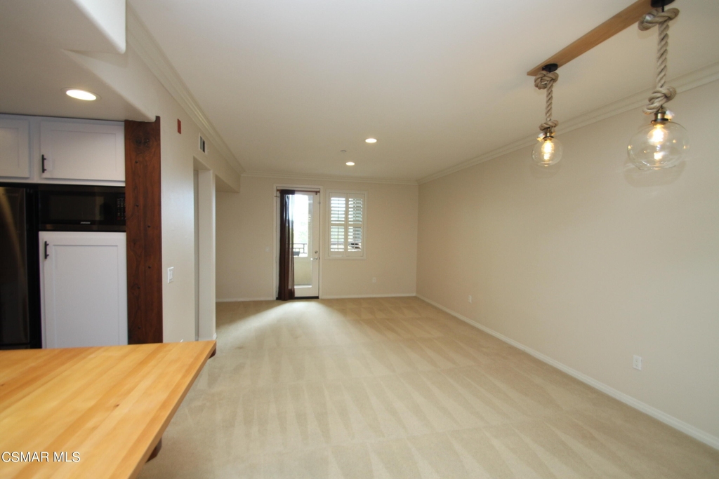 291 Riverdale Court - Photo 5