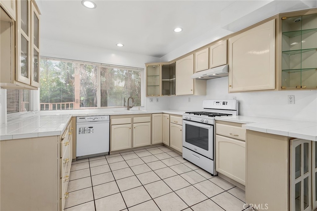 20228 Gifford Street - Photo 10