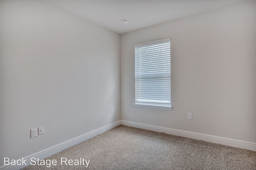 1022 Mclaren Circle - Photo 21