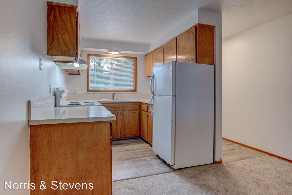 12240 Ne Siskiyou Street - Photo 3