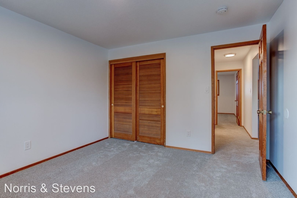 12240 Ne Siskiyou Street - Photo 7