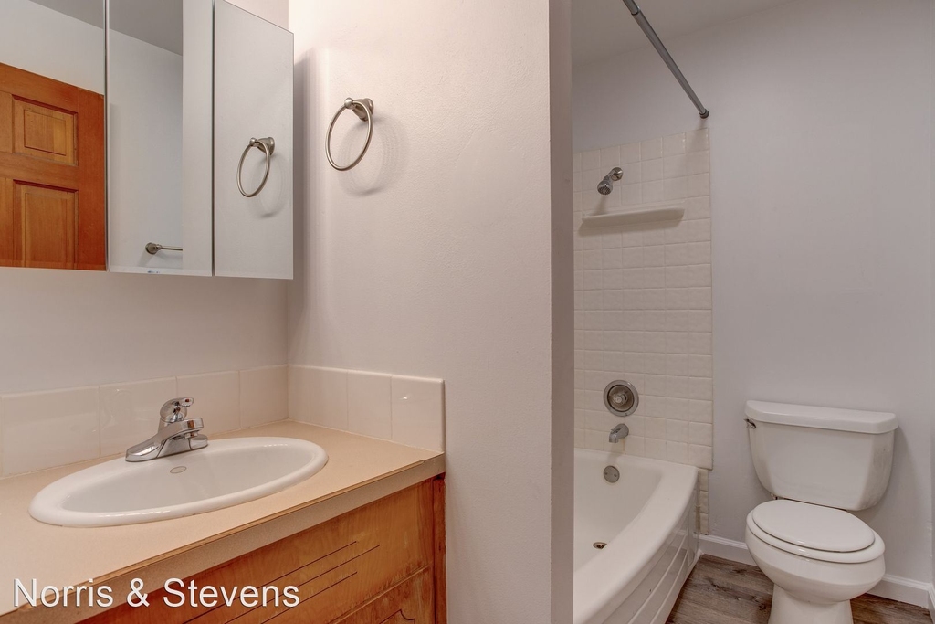 12240 Ne Siskiyou Street - Photo 6