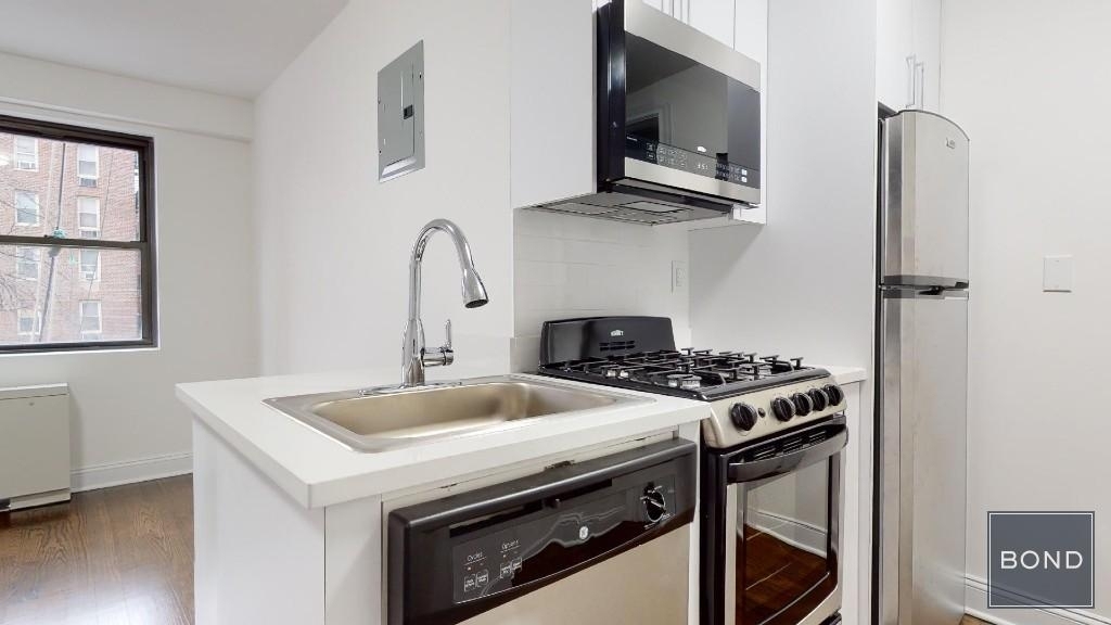 145 East 16th Street - Photo 1