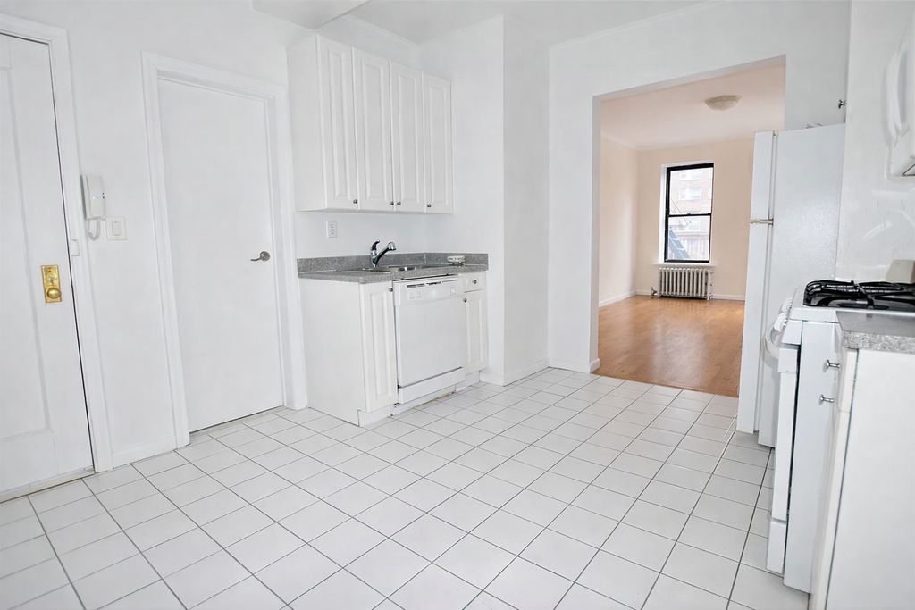 E 38th St - Photo 1