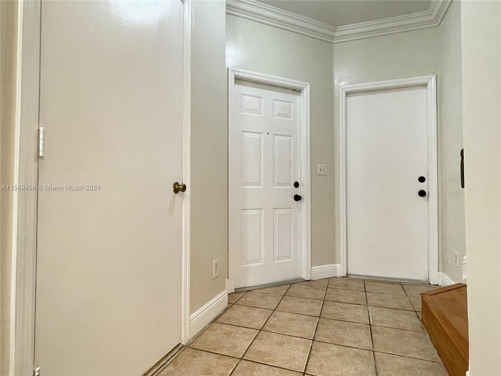 406 Sw 120th Ave - Photo 3