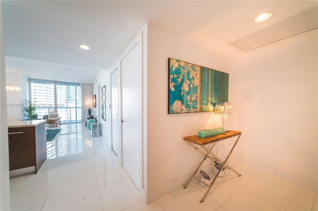 475 Brickell Ave - Photo 3