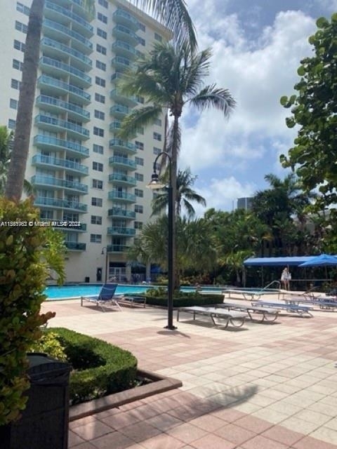 19390 Collins Ave - Photo 31