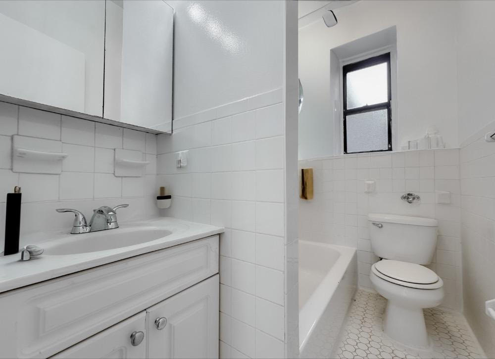 405 West 45th Street - Photo 6