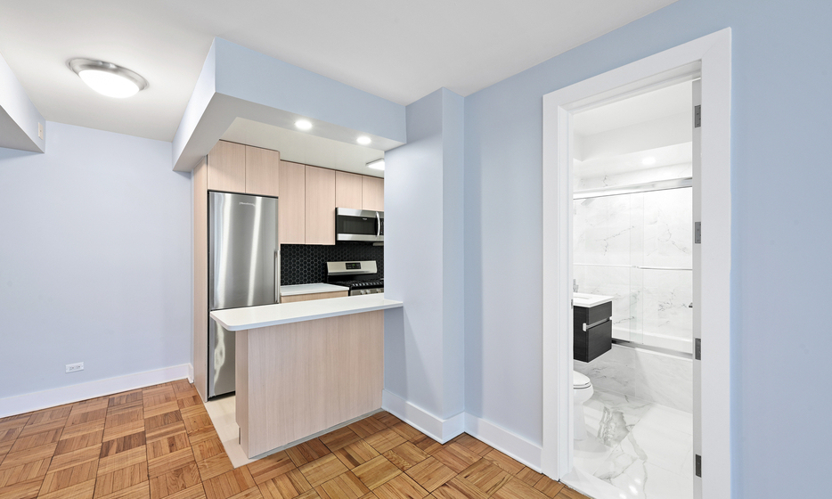 330 West 58th Street - Photo 2