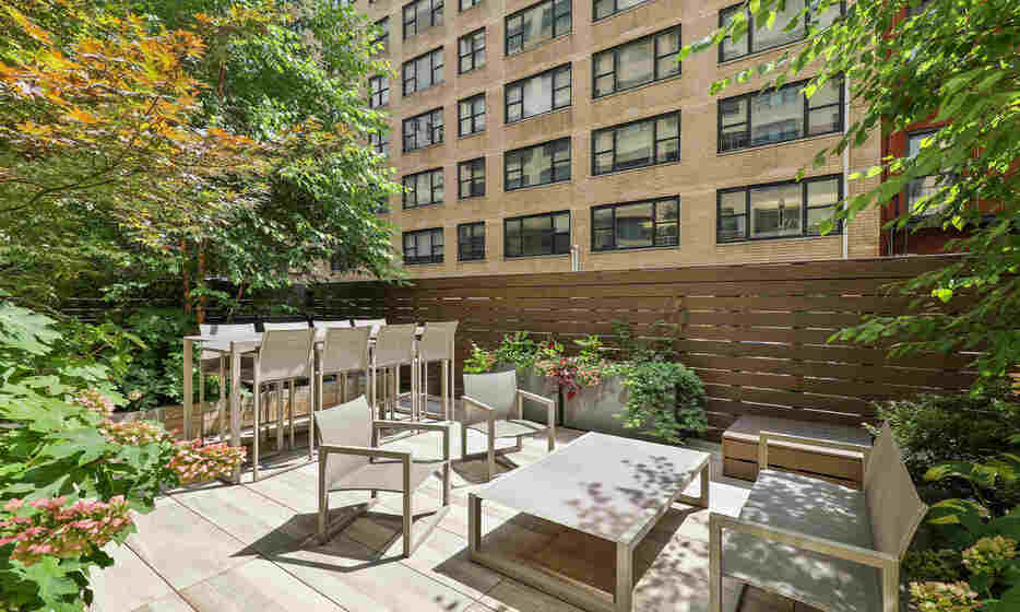 330 West 58th Street - Photo 16