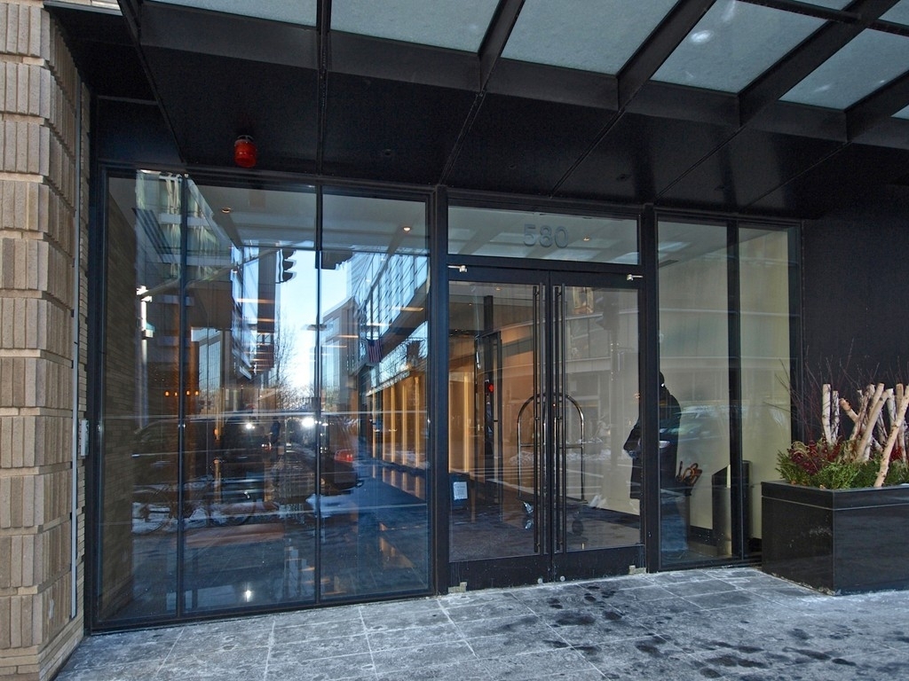 580 Washington - Photo 1