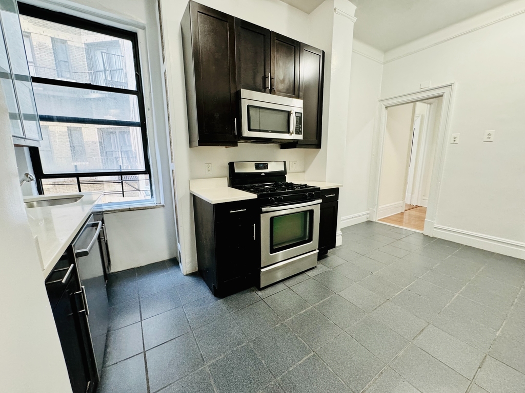 West 98th Street, 8th Floor - Photo 2