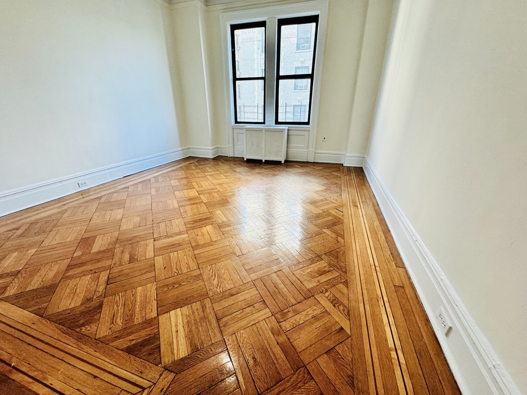 West 98th Street, 8th Floor - Photo 4