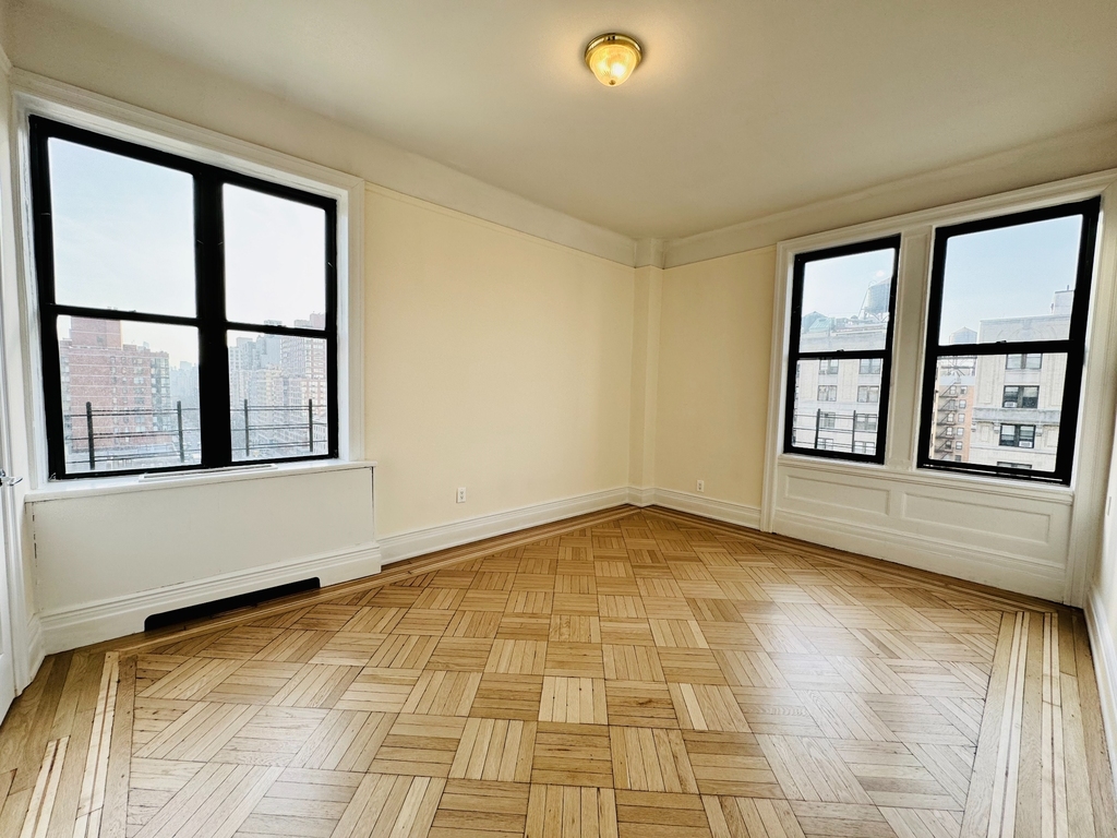 West 98th Street, 11th Floor - Photo 3