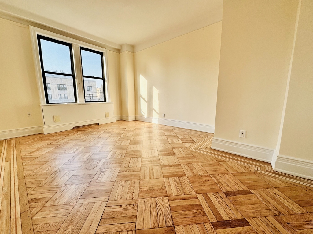 West 98th Street, 11th Floor - Photo 4