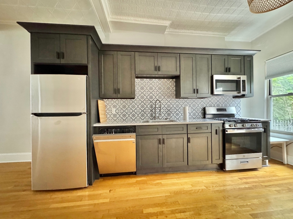 292 Van Brunt Street - Photo 4