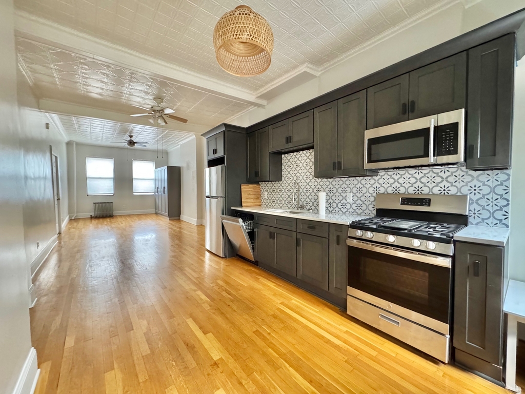 292 Van Brunt Street - Photo 0