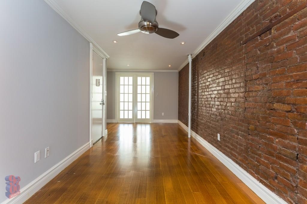 118 East 7th Street - Photo 1