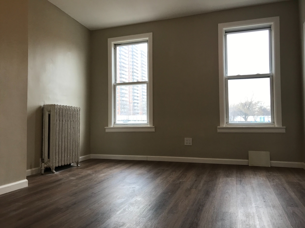 2058 Bergen Street - Photo 3