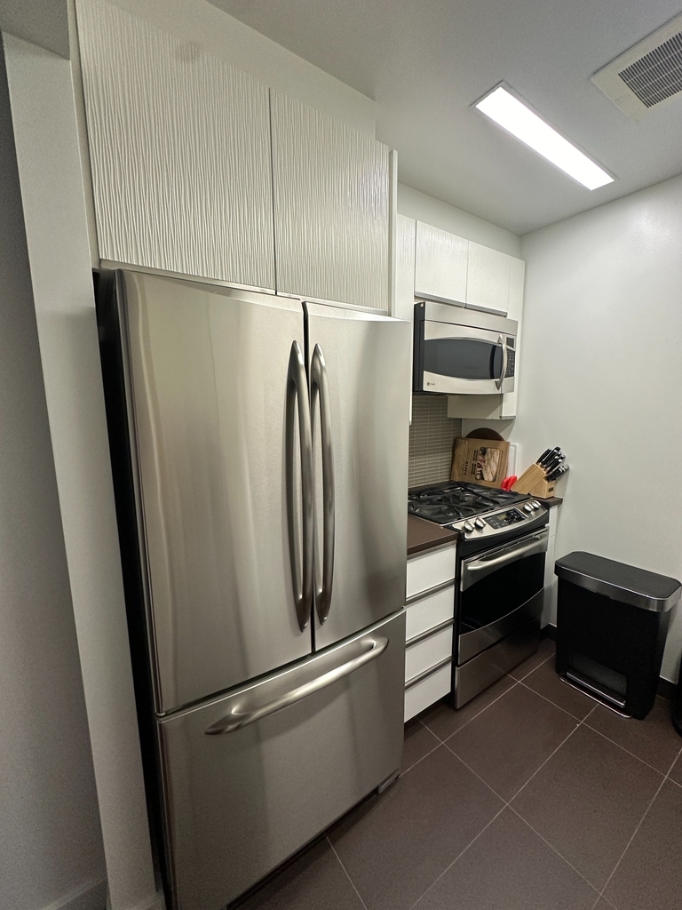 200 West 67th Street - Photo 6