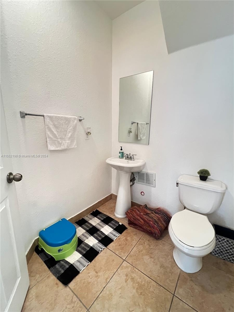 10870 Nw 88th Ter - Photo 13