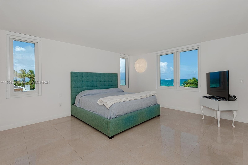 2301 Collins Ave - Photo 15