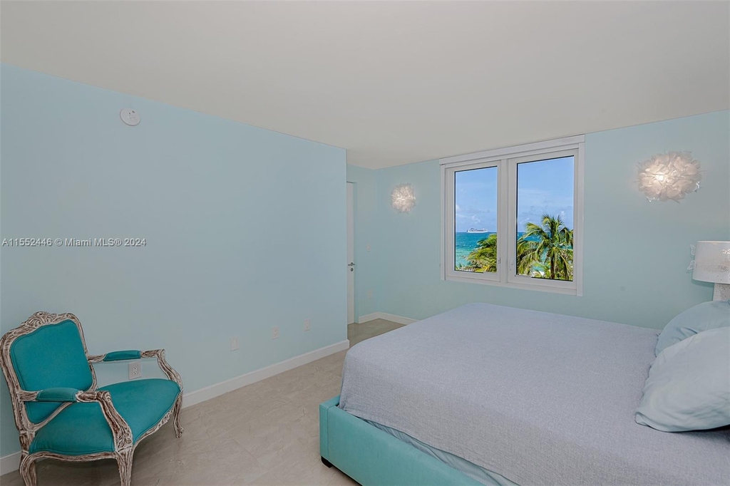 2301 Collins Ave - Photo 18